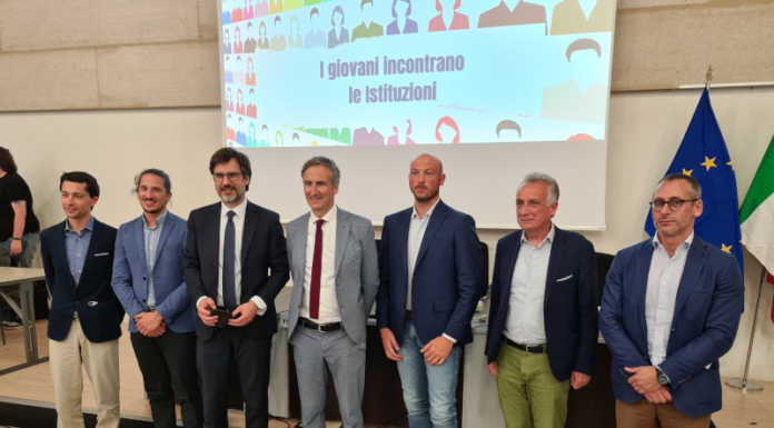 Giovani e istituzioni: al Liceo “Agnesi” di Merate un momento di incontro