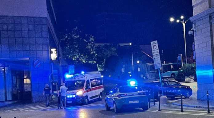Ennesima rissa in piazza della stazione, volano i sanpietrini
