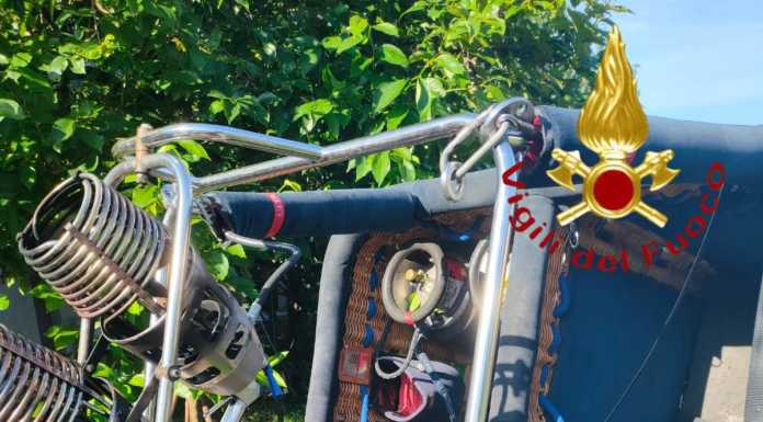 Mongolfiera precipita a Lipomo, illesi gli occupanti