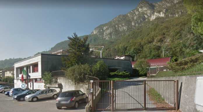 Pescate. Danneggiamenti in palestra, il sindaco sospende le attività