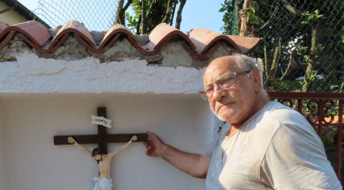Monte Marenzo. La storia della “Madona de la Val” tornata a nuova vita Carmelo Morello accanto alla cappelletta della Madona de la Val a Monte Marenzo