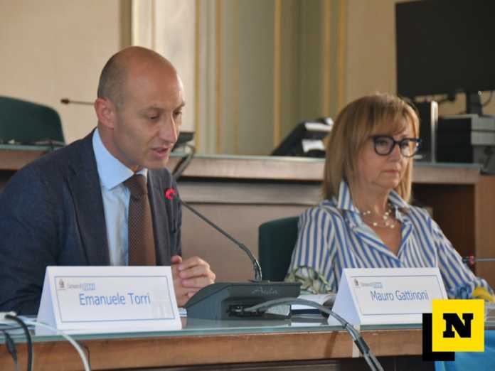 Il sindaco Mauro Gattinoni e Angela Fortino, presidente dell'Associazione scuole dell'infanzia paritarie di Lecco