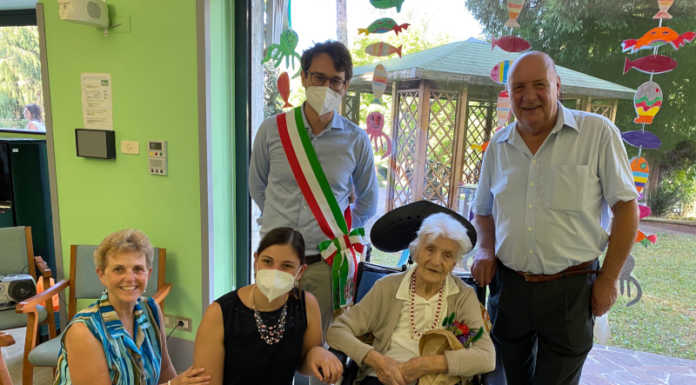 All’Airoldi e Muzzi festa per i 100 anni della signora Dorina Bolis Dorina Bolis centenaria Lorentino-Calolzio 20220727