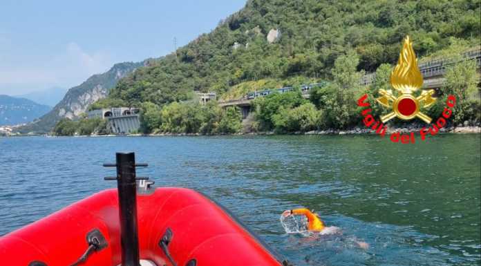 Moregallo. In diffcoltà nel lago, salvati due ragazzi dai Vigili del Fuoco Gommone Vigili del Fuoco