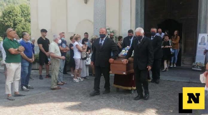 Olgiate si ferma per l’addio a Luciana Vanoncini. Don Giancarlo: “Non giudichiamo” Funerale Luciana Vanoncini