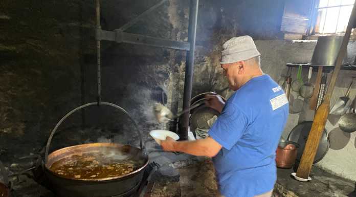 Agosto, tempo di Past sugli alpeggi di Premana Premana, Alpe Caprecolo Past del Soccorso Alpino