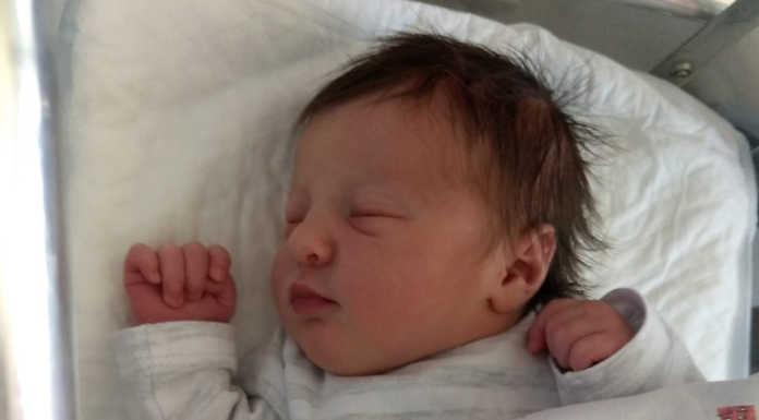 La storia della piccola Adele, nata sulle scale del condominio adele bimba nata scale condominio