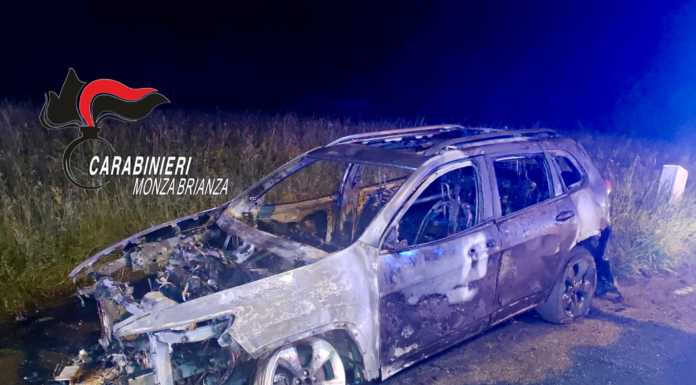 Si traveste da donna e dà fuoco all’auto dell’ex compagno, arrestato auto incendiata monza e brianza