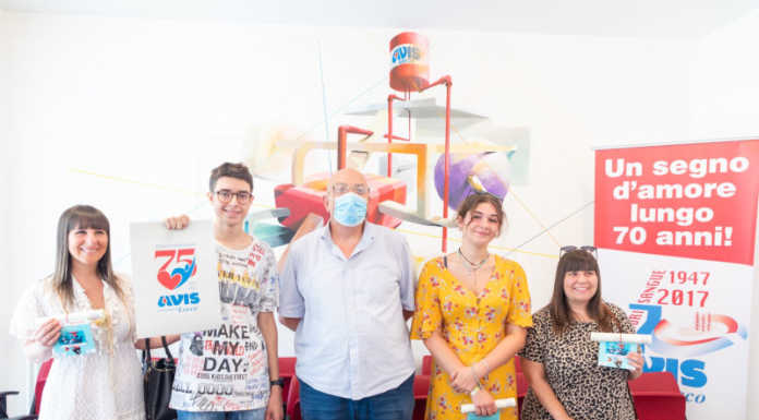 Avis Lecco festeggia 75 anni di fondazione con un nuovo logo Studenti premiati dall'Avis per nuovo logo 75° anniversario