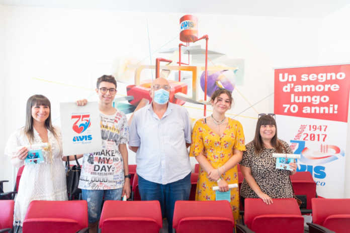 Studenti premiati dall'Avis per nuovo logo 75° anniversario