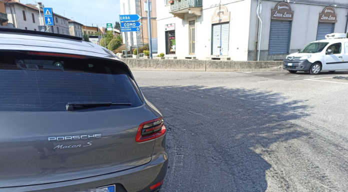 Calco, incidente tra auto e moto alla rotonda, ferito 56enne incidente rotonda calco