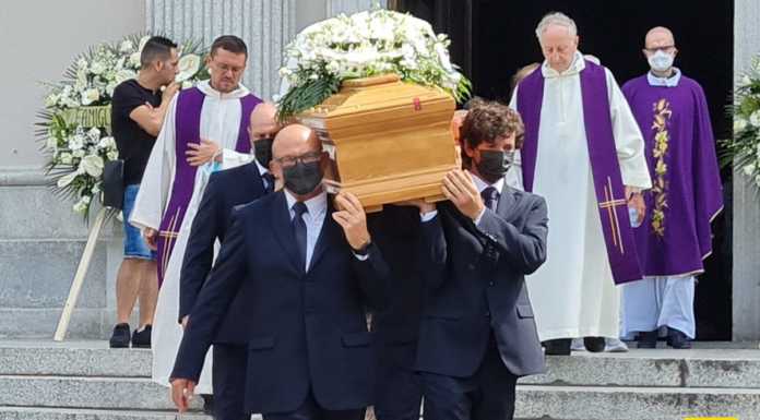 In tanti per l’addio ad Alessandro Redaelli: “Non dimenticheremo il tuo sorriso” funerale_alessandro_redaelli_lecco_20220728