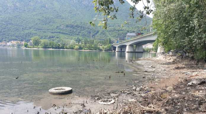 Segnalazione e proposta. Il lago basso fa “emergere” rifiuti: perchè non fare pulizia? Lago Basso emergono rifiuti 2022
