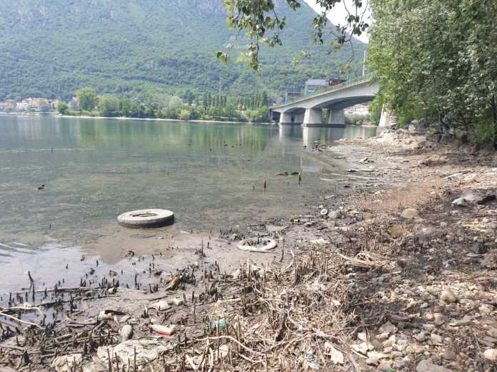 Lago Basso emergono rifiuti 2022