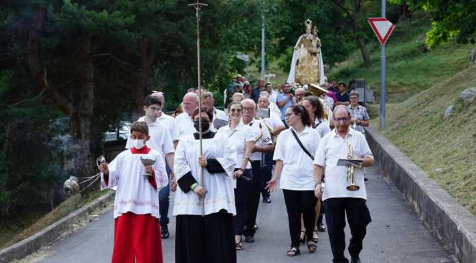 Laorca festeggia la Madonna della Carmine e i suoi sacerdoti