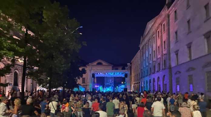 Lecco. Spettacoli, musica e cultura: ‘pienone’ in centro per la Notte Bianca