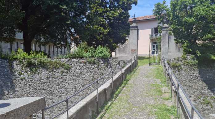 Via Volta. Ecco l’ordinanza: multe per bivacca e crea disturbo Il passaggio pedonale da Via Volta alla Biblioteca