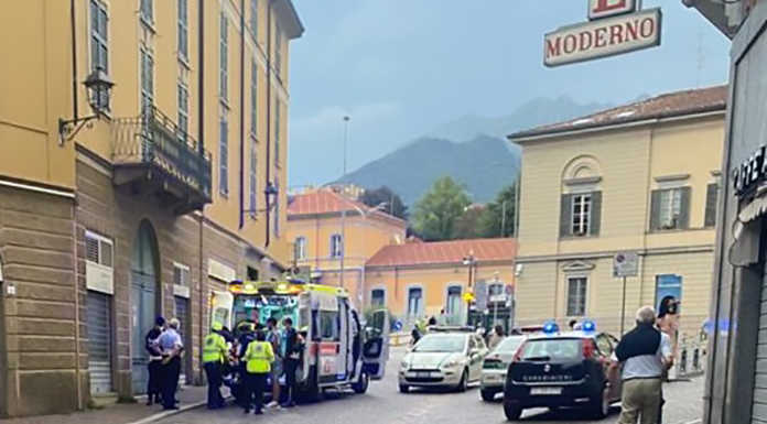 Lecco. Uomo armato di bastone, fermato dalla Polizia Locale piazza diaz intervento soccorsi e polizia locale lecco