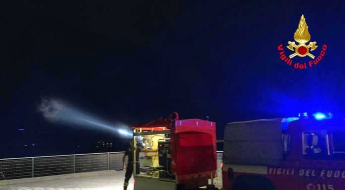 San Martino. Incrodato sul sentiero dei Tecett, soccorsi al lavoro in tarda serata Vigili del Fuoco, luce fotoelettrica dal Moregallo al san Martino