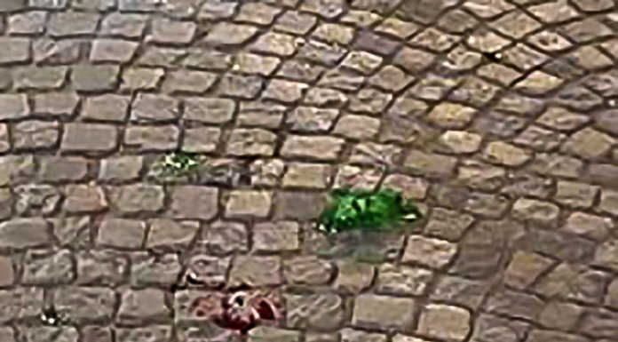 Ancora violenza e sangue in piazza Diaz: 30enne in ospedale violenza piazza diaz rissa sangue luglio 2022