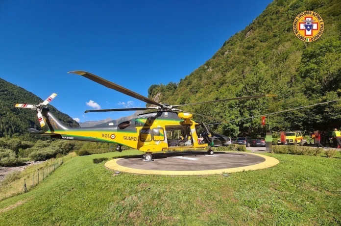 Elicottero guardia di finanza ricerche in montagna