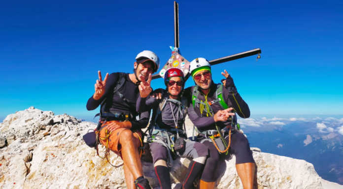 Giorgio Tessari in cima al Civetta per i 50 anni della Via dei cinque di Valmadrera Giorgio Tessari (al centro) in cima alla Civetta. A sinistra Gabriele Faggin e a destra Massimo Magnocavallo