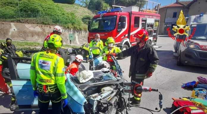 Auto contro il muro a Sirtori, soccorso 27enne al volante Incidente Sirtori 20220825