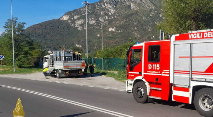 Perdita di ossigeno da alcune bombole, intervento dei Vigili del Fuoco in viale Ticozzi Intervento vigili del fuoco perdita ossigeno bombole 20220825