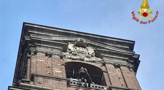Drone si incastra sul Duomo di Monza: i Vigili del Fuoco si calano dal campanile Monza recupero drone Duomo