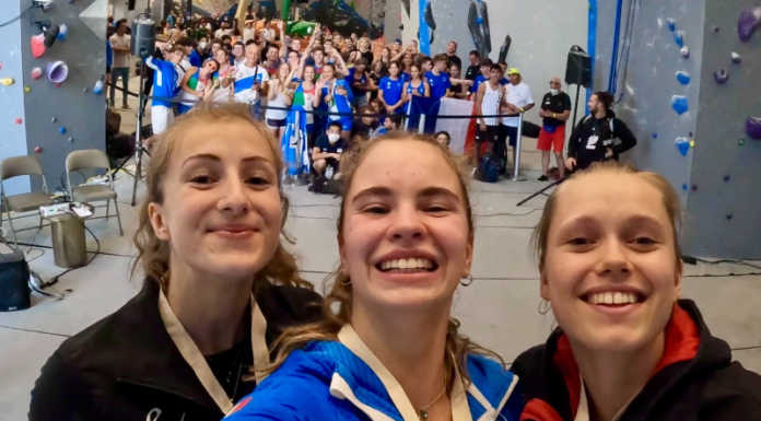 Beatrice Colli nella storia dell’arrampicata: nuovo titolo mondiale giovanile Speed Selfie dopo la premiazione per la neo campionessa del mondo Beatrice Colli