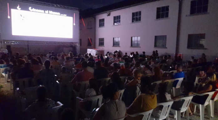 Cinema all’aperto al museo: oltre 250 presenze per l’anteprima nazionale dei Minions cinema all'aperto al museo della seta garlate