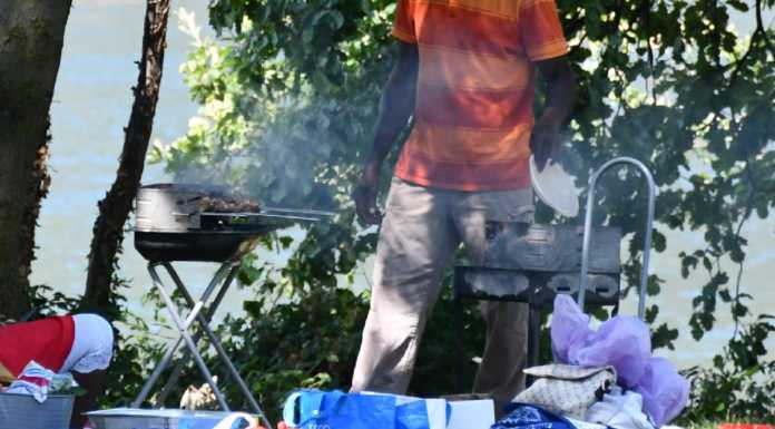 Rivabella. Grigliate abusive e pure a pagamento, interviene la Locale