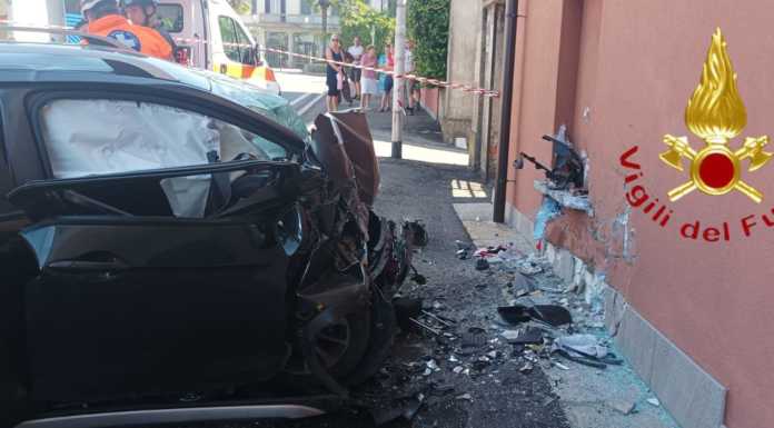 Figino Serenza, con l’auto contro il muro di una casa, morto 74enne