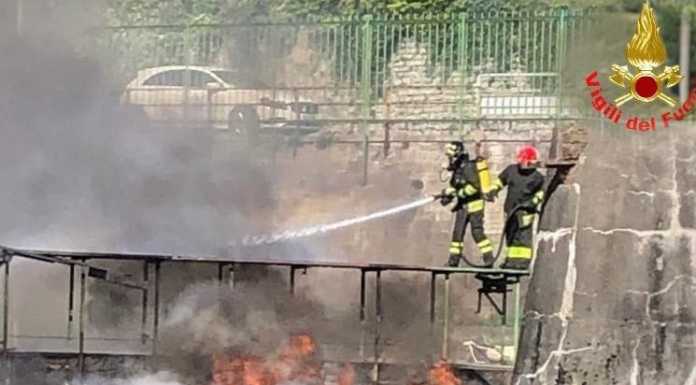 Lierna. Darsena “off-limits” dopo l’incendio: l’ordinanza dal sindaco