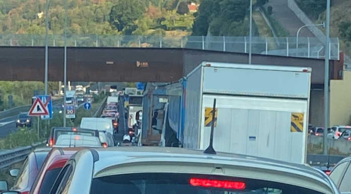 Civate, ciclista investito lungo la SS 36. Lunghe code verso Milano Lunghe code in SS36 a causa dell'incidente