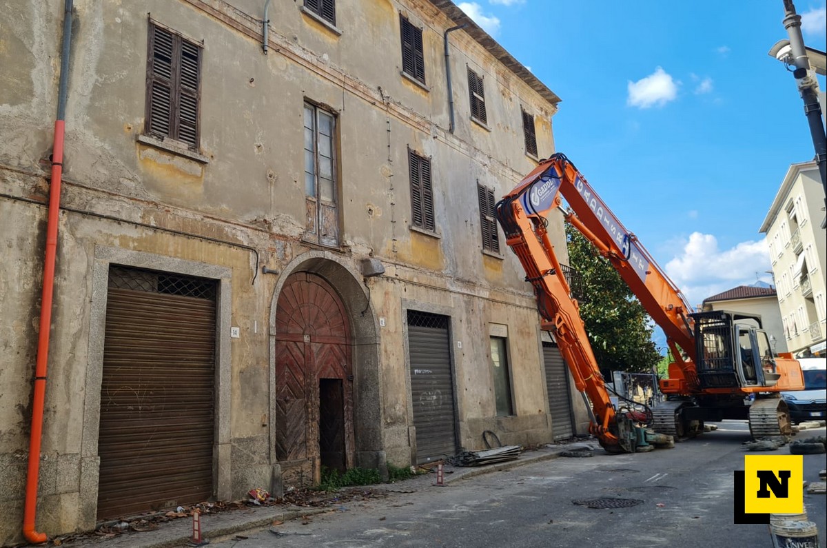 inizio_lavori_demolizione_edificio_fenaroli_olginate_20220829