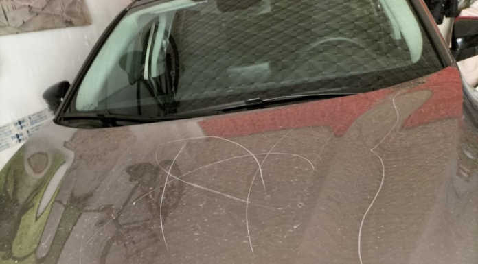 Laorca. Ci risiamo. Atti vandalici ai danni delle auto in sosta laorca auto vandalizzata 2022