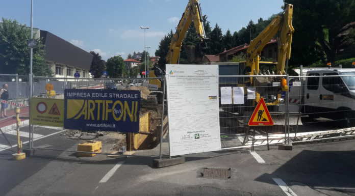 Barzanò: iniziate le opere di separazione della rete di fognatura in via Papa Giovanni XXIII lavori lario reti barzanò via papa giovanni XXIII