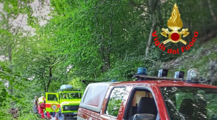 Si ribaltano con un mezzo 4×4: soccorse due persone ai Piani di Bobbio Intervento Piani di Bobbio mezzo ribaltato