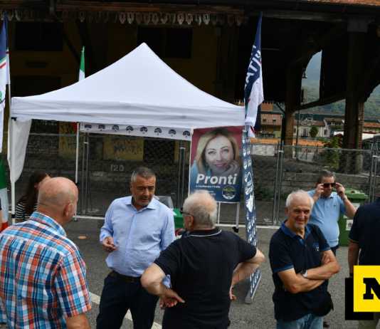 Elezioni. Fratelli d’Italia parte dal mercato: “Via i bivacchi, riportare il decoro”