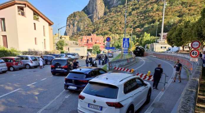 Statale 36 chiusa per frana, traffico in tilt la ‘vigilia’ di Ferragosto traffico statale chiusa