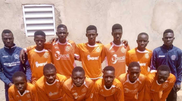 Burkina Faso veste arancio Valmadrera: la Polisportiva dona alcune divise Burkina Faso divise Polisportiva Valmadrera