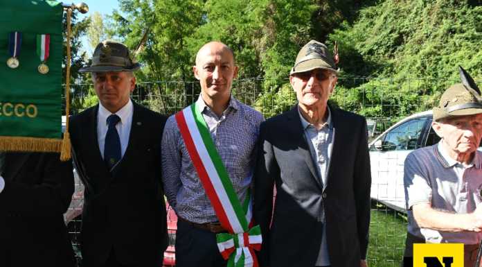 Grande festa per il 70° del Gruppo Alpini Monte Medale di Rancio e Laorca Gruppo Alpini Monte Medale di Rancio Laorca in festa per i 70 anni di fondazione. Da sinistra: Mauro Farina vicepresidente della Sezione Ana di Lecco, Mauro Gattinoni sindaco di Lecco e Salvatore Brusadelli capogruppo degli Alpini di Rancio e Laorca