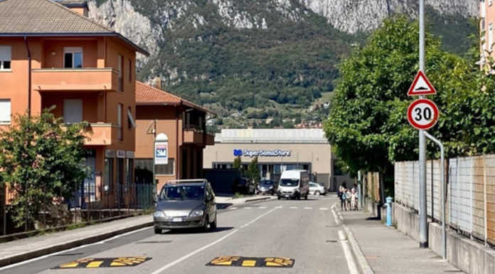 Strada scolastica: in via Grandi posizionati i primi “cuscini berlinesi”