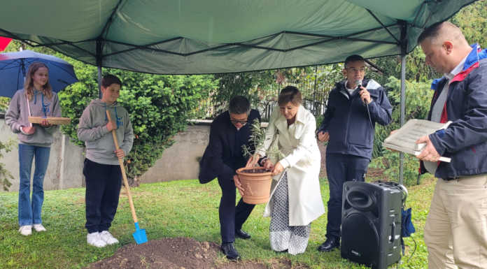 La Staffetta della Legalità a Lecco, Fiammetta Borsellino: “Dobbiamo essere liberi” Fiammetta Borsellino e Don Walter Magnoni