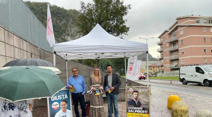 Elezioni, Giovanni Galimberti (M5S) si presenta: “Votate un programma per il bene comune” giovanni galimberti gazebo lecco