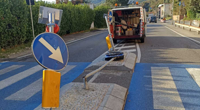 Pescate. Camion abbatte isola salvagente, ragazzina aiuta a rintracciare il responsabile Isola salvagente abbattuta a Pescate