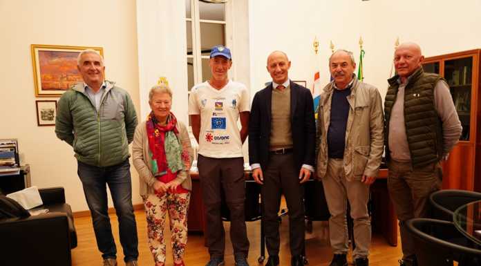 L’ultrarunner Lorenzo Schia fa tappa a Lecco: “Il lago? Mi aiuta a non sentire la fatica” L'ultrarunner Lorenzo Schia ha fatto tappa a Lecco