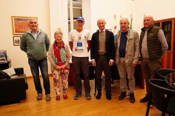 L'ultrarunner Lorenzo Schia ha fatto tappa a Lecco