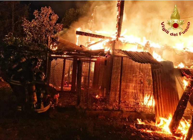 Monza incendio capanno